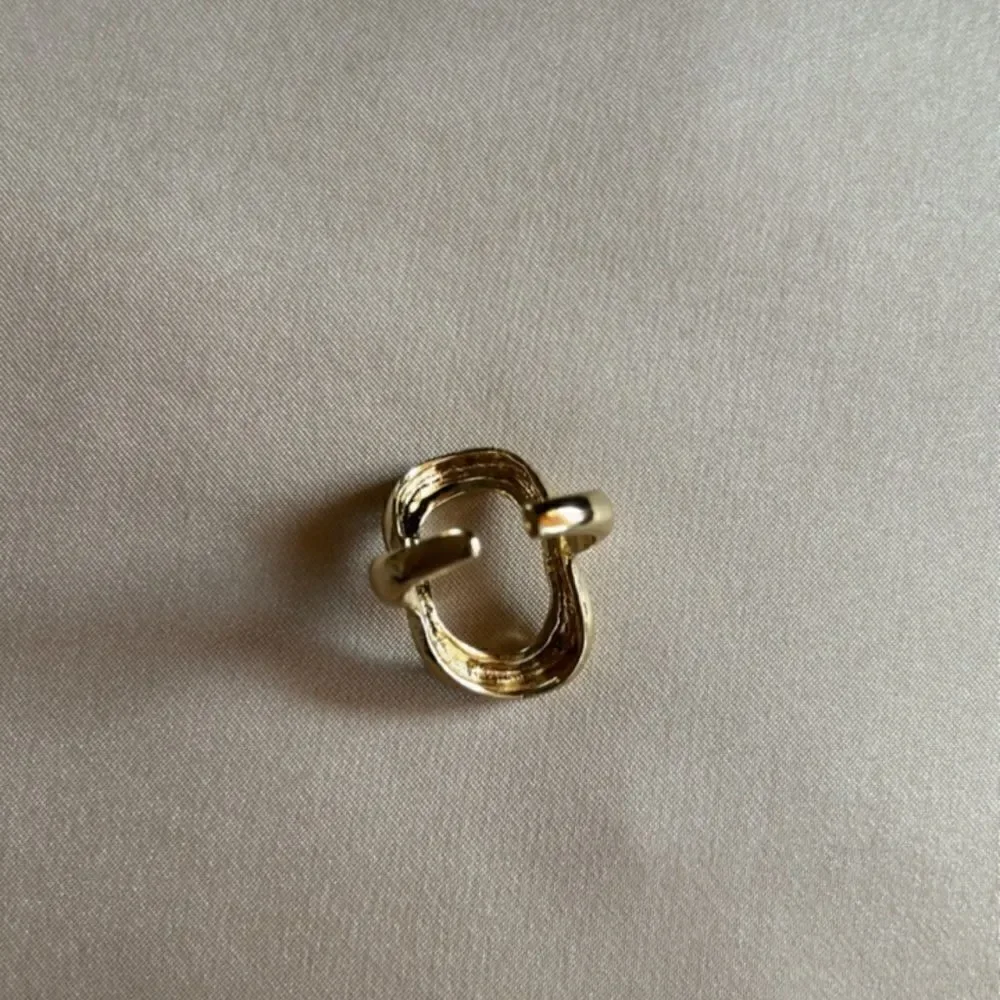 gold geo ring A523